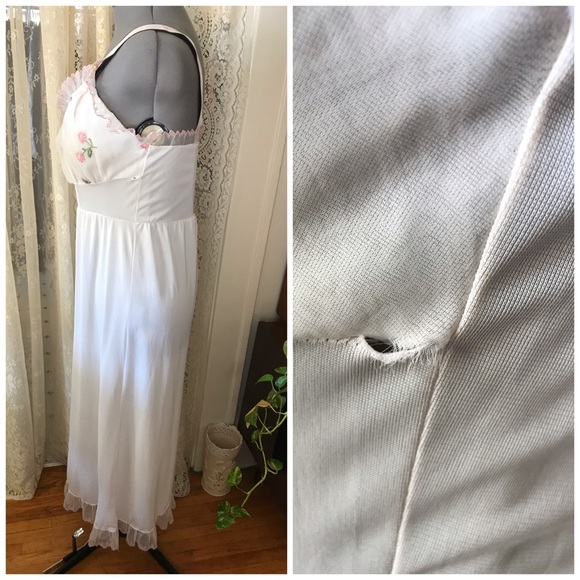 50s white slip with embroid pink flowers on cups - Picture 3 of 4